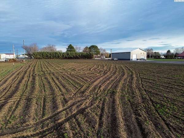 2 Acres of Residential Land for Sale in Burbank, Washington