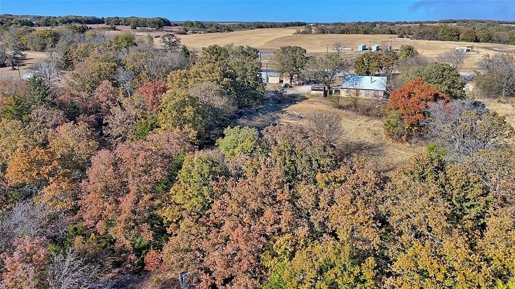 4 Acres of Residential Land with Home for Sale in St. Jo, Texas
