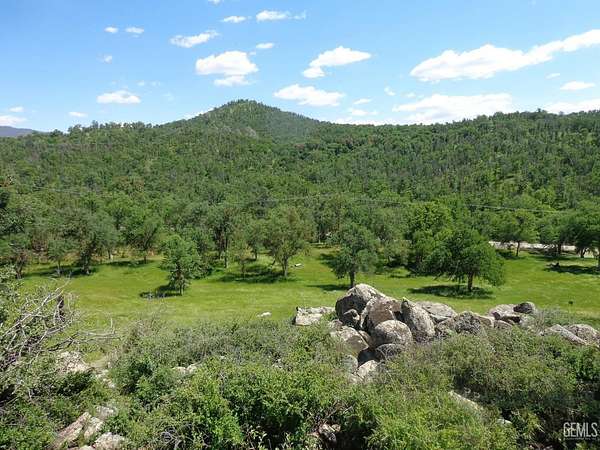 20.9 Acres of Recreational Land for Sale in Glennville, California