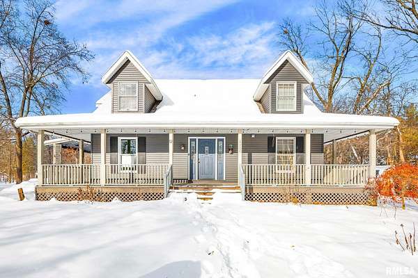 3.7 Acres of Residential Land with Home for Sale in Manito, Illinois