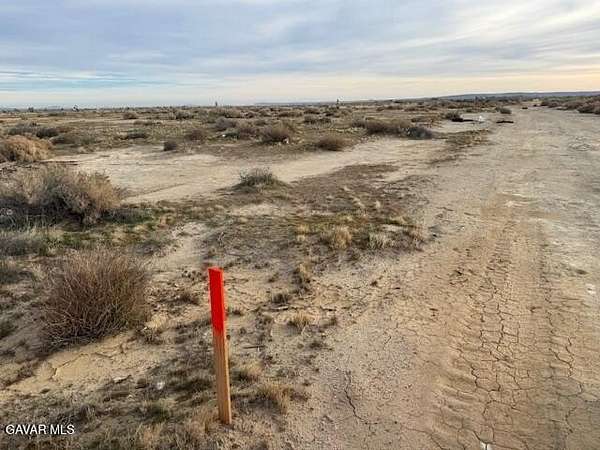 7.66 Acres of Land for Sale in Lancaster, California