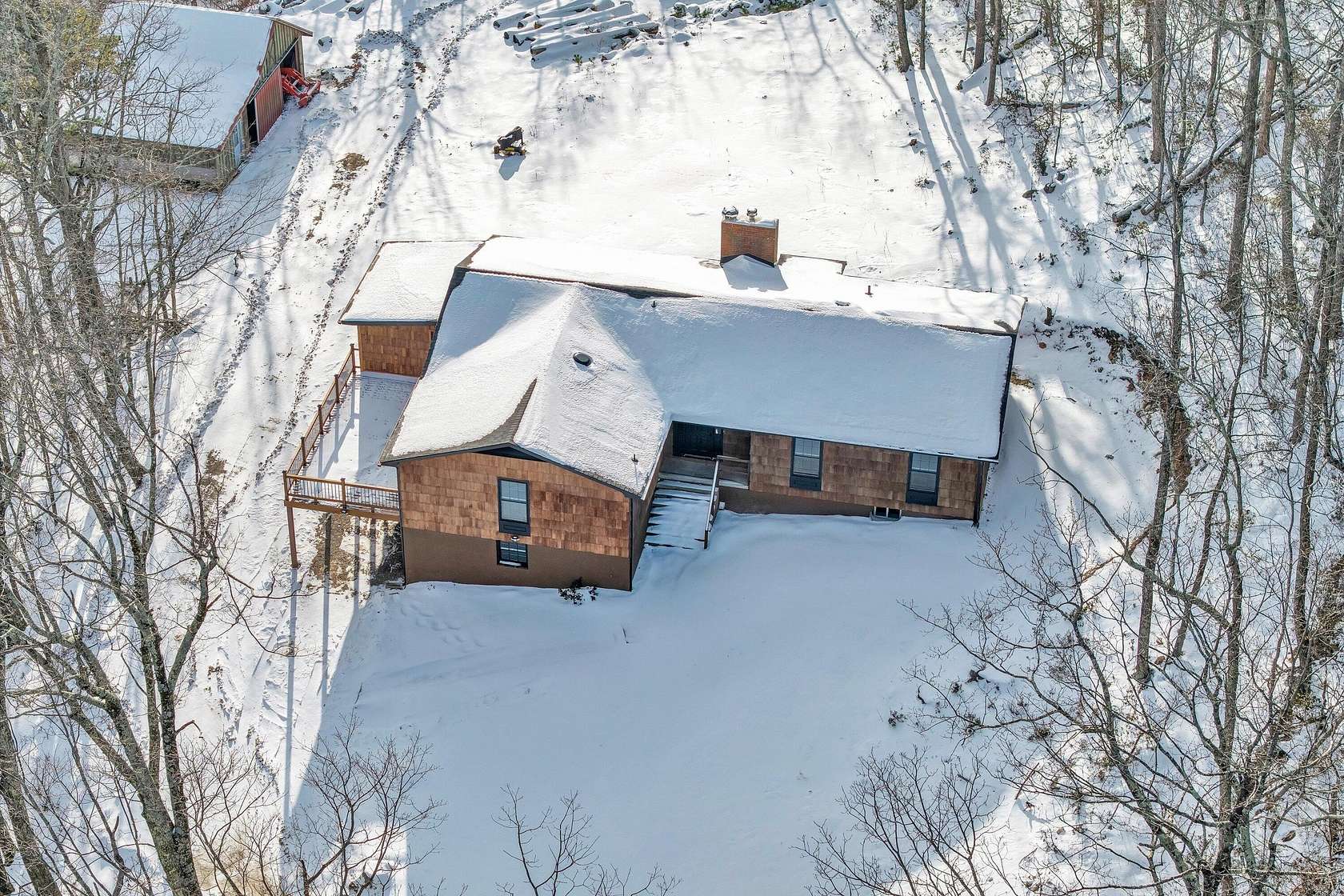 19.2 Acres of Land with Home for Sale in Bent Mountain, Virginia