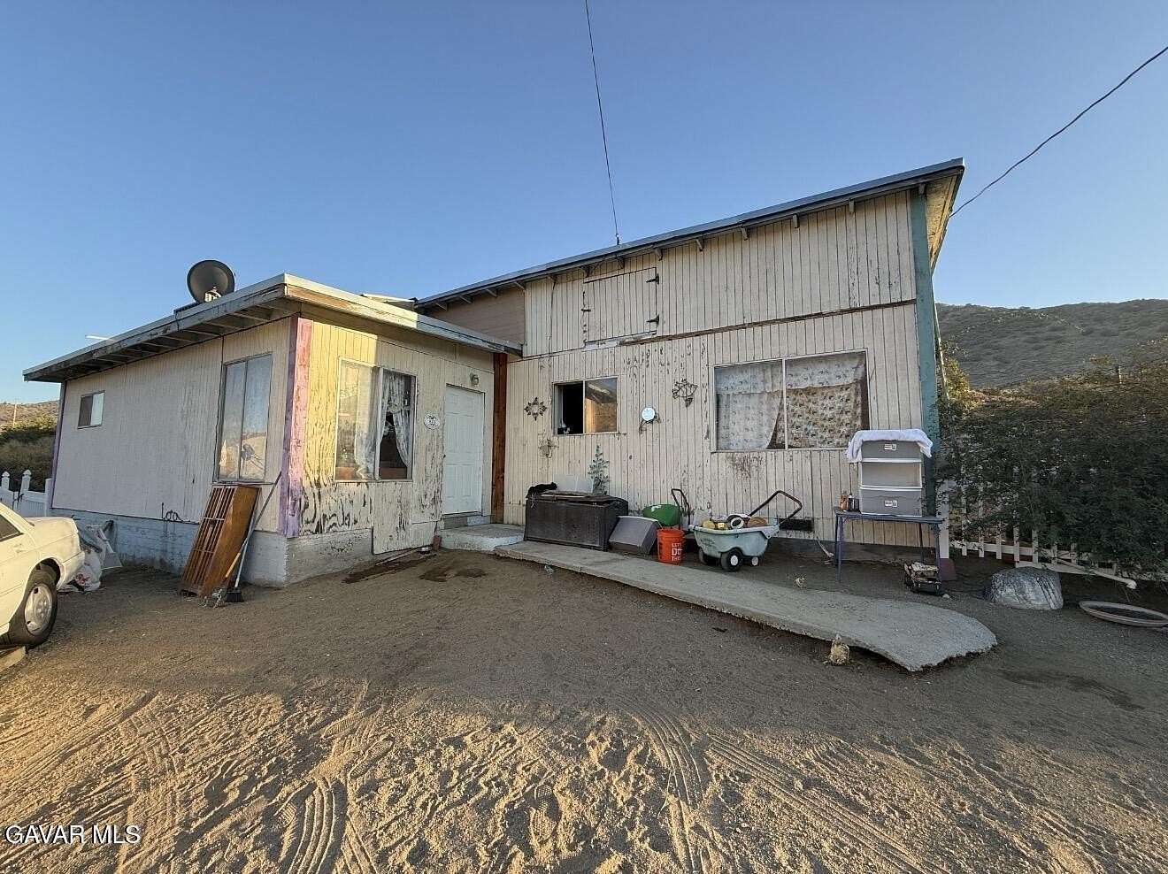 5 Acres of Land with Home for Sale in Palmdale, California