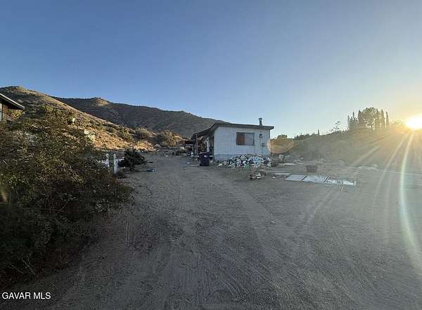 5 Acres of Residential Land with Home for Sale in Palmdale, California