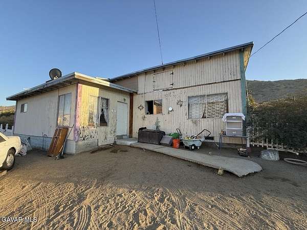 5 Acres of Land with Home for Sale in Palmdale, California