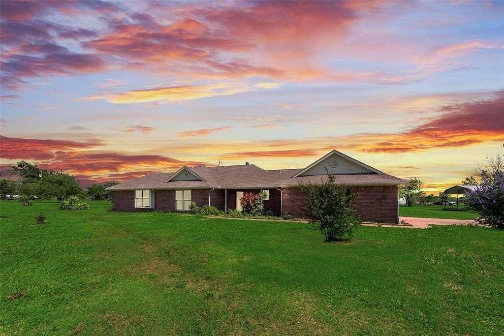 4 Acres of Residential Land with Home for Sale in Kaufman, Texas