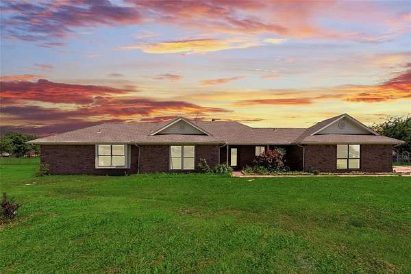 4 Acres of Residential Land with Home for Sale in Kaufman, Texas