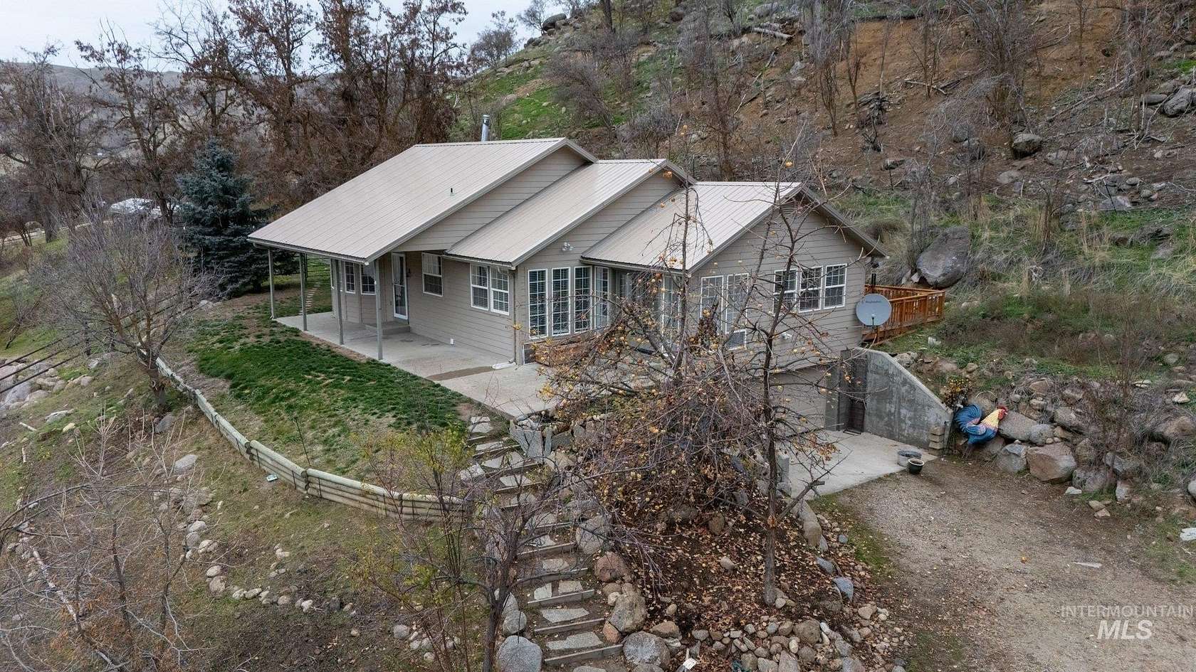 1.7 Acres of Residential Land with Home for Sale in Horseshoe Bend, Idaho