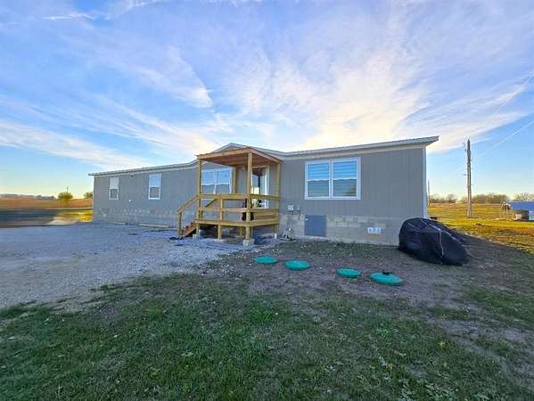 2 Acres of Residential Land with Home for Lease in Hillsboro, Texas