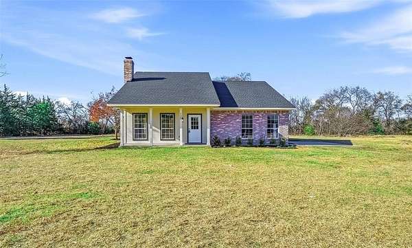 2.5 Acres of Residential Land with Home for Sale in Waxahachie, Texas