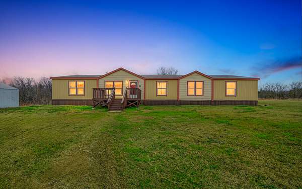 10 Acres of Residential Land with Home for Lease in Sherman, Texas