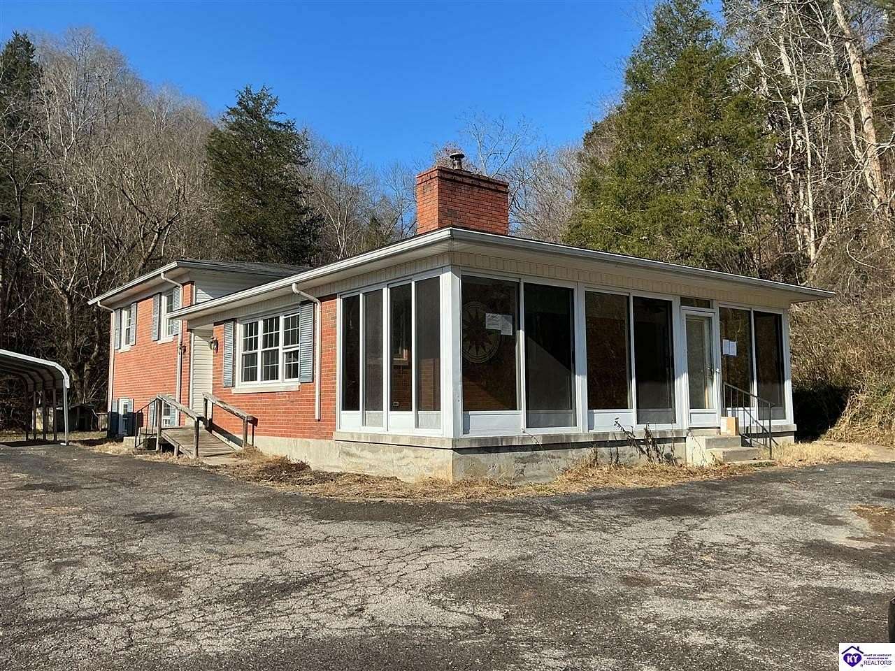 9.85 Acres of Residential Land with Home for Sale in Hodgenville, Kentucky