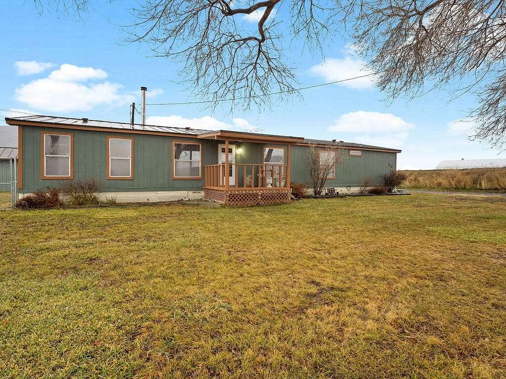 6 Acres of Residential Land with Home for Sale in Klamath Falls, Oregon