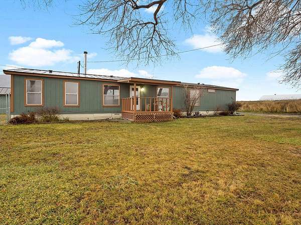 6 Acres of Residential Land with Home for Sale in Klamath Falls, Oregon