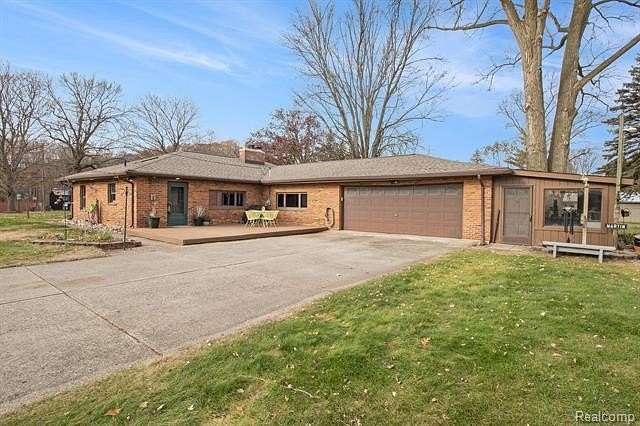 4.87 Acres of Residential Land with Home for Sale in Pontiac, Michigan