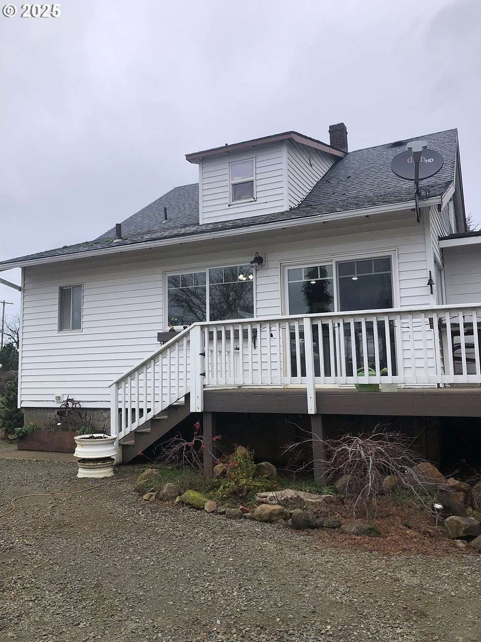 14.7 Acres of Land with Home for Sale in Oregon City, Oregon