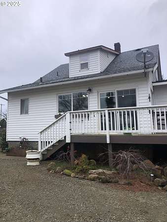 14.7 Acres of Land with Home for Sale in Oregon City, Oregon