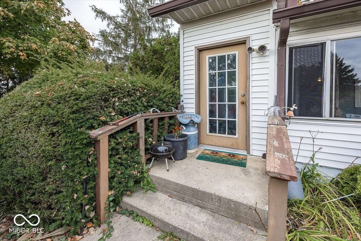 11.2 Acres of Land with Home for Sale in Middletown, Indiana