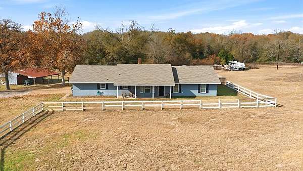 13.5 Acres of Land with Home for Sale in Athens, Texas