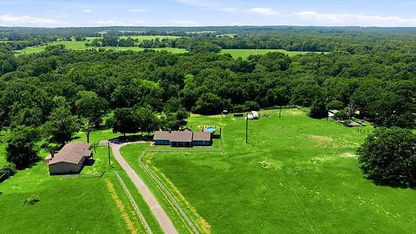 13.5 Acres of Land with Home for Sale in Athens, Texas