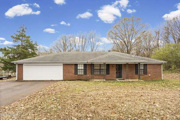 3.5 Acres of Residential Land with Home for Sale in Nesbit, Mississippi