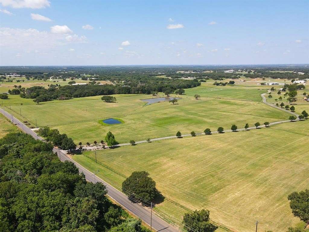 12 Acres of Agricultural Land for Sale in Pilot Point, Texas