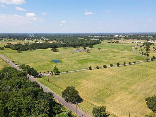 12 Acres of Agricultural Land for Sale in Pilot Point, Texas