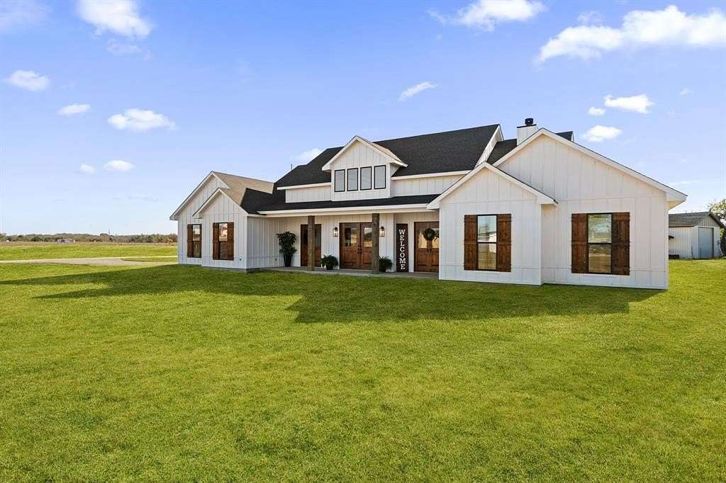 21.3 Acres of Agricultural Land with Home for Sale in Terrell, Texas