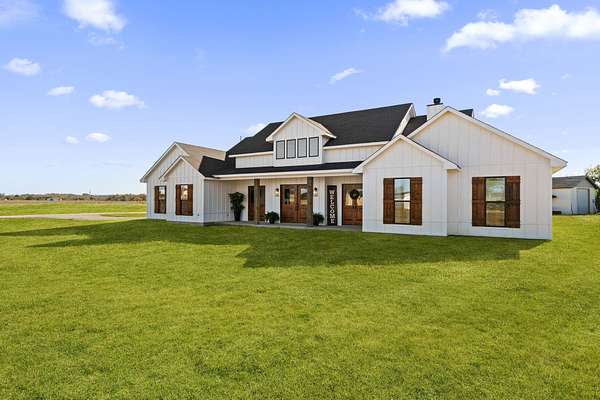 21.3 Acres of Agricultural Land with Home for Sale in Terrell, Texas