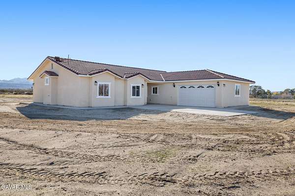 1.6 Acres of Land with Home for Sale in Littlerock, California