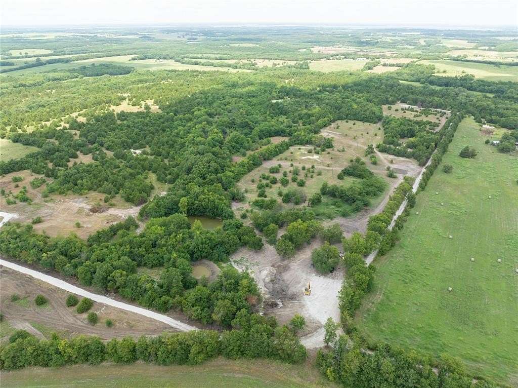 5 Acres of Land for Sale in Honey Grove, Texas