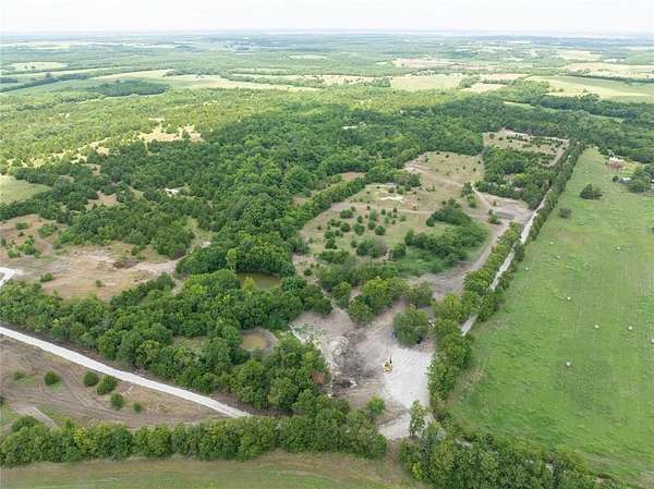 5 Acres of Land for Sale in Honey Grove, Texas