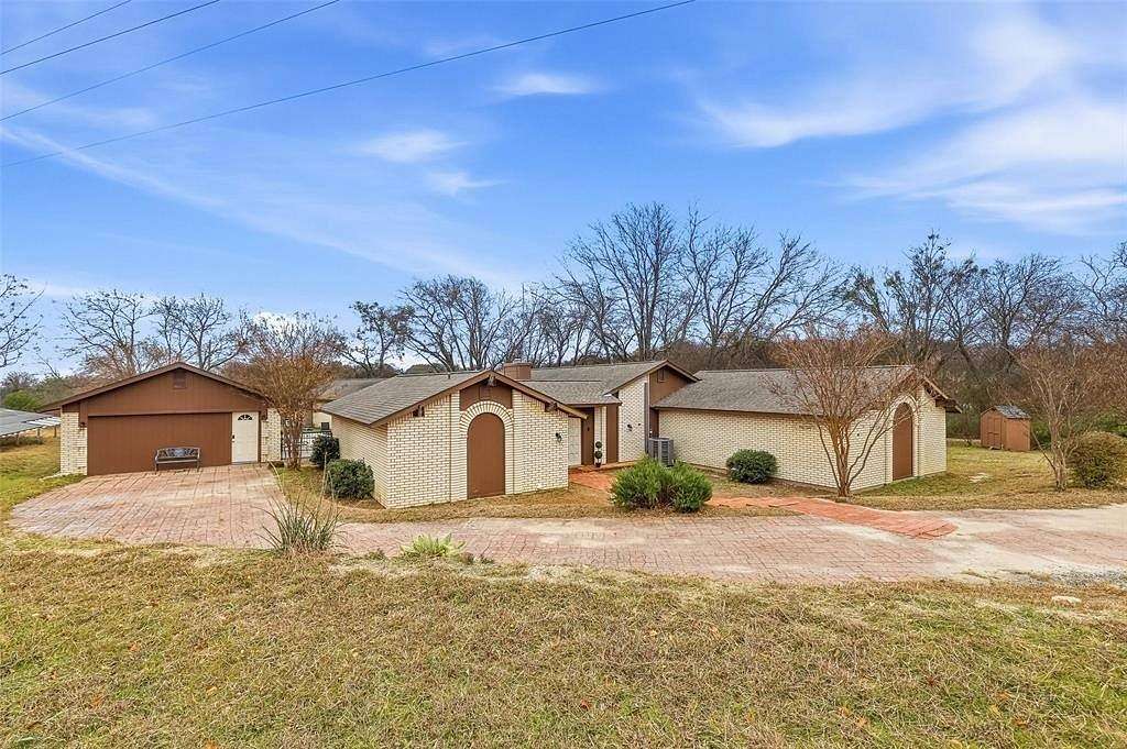 3.14 Acres of Land with Home for Sale in Fort Worth, Texas