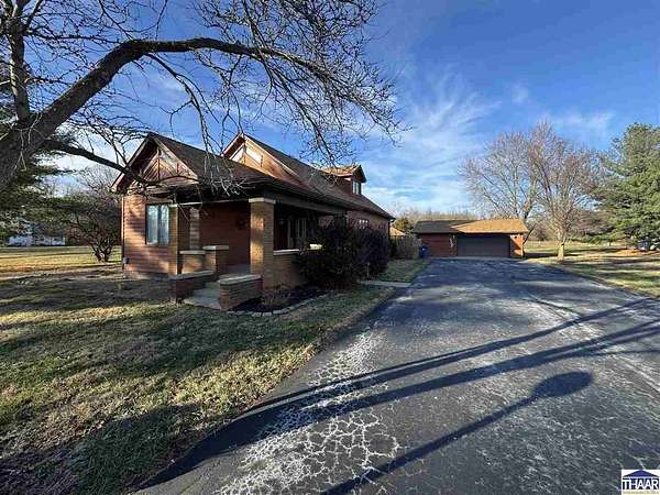 8 Acres of Residential Land with Home for Sale in Brazil, Indiana