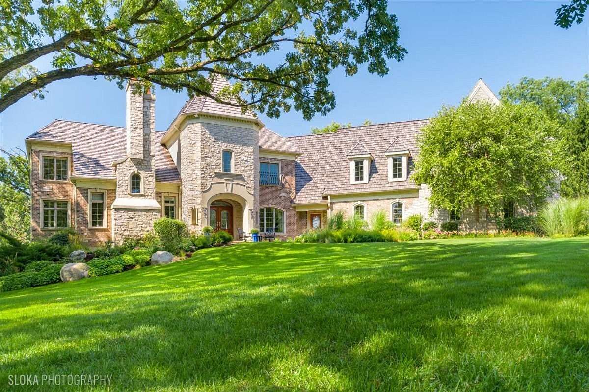 5 Acres of Residential Land with Home for Sale in Barrington Hills, Illinois