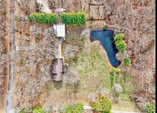 5 Acres of Residential Land with Home for Sale in Godfrey, Illinois