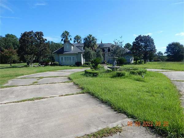 5 Acres of Residential Land with Home for Sale in Quincy, Florida