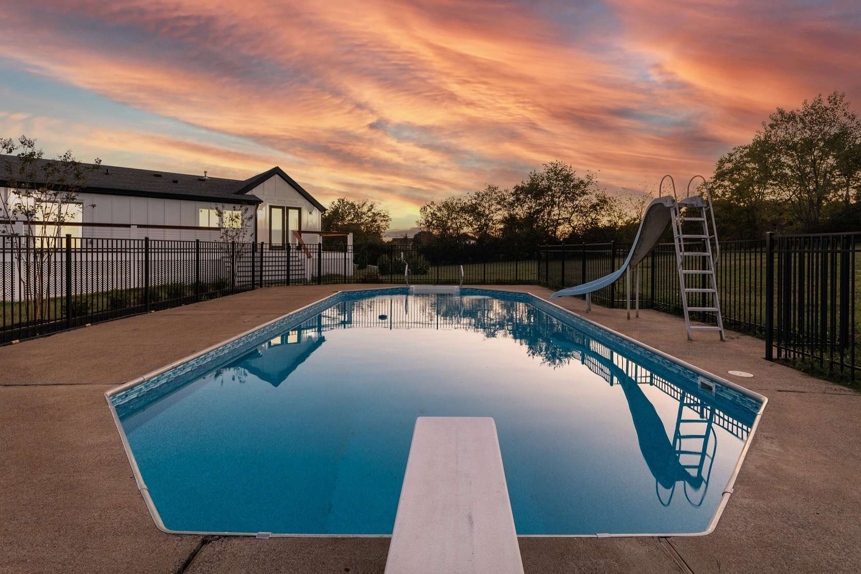 7.82 Acres of Residential Land with Home for Sale in Thompson's Station, Tennessee