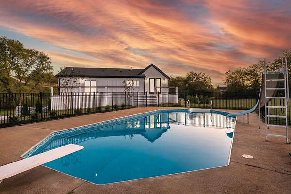 7.82 Acres of Residential Land with Home for Sale in Thompson's Station, Tennessee