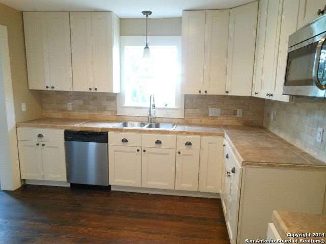 3 Acres of Residential Land with Home for Lease in Charlotte, Texas