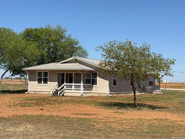 3 Acres of Land with Home for Lease in Charlotte, Texas