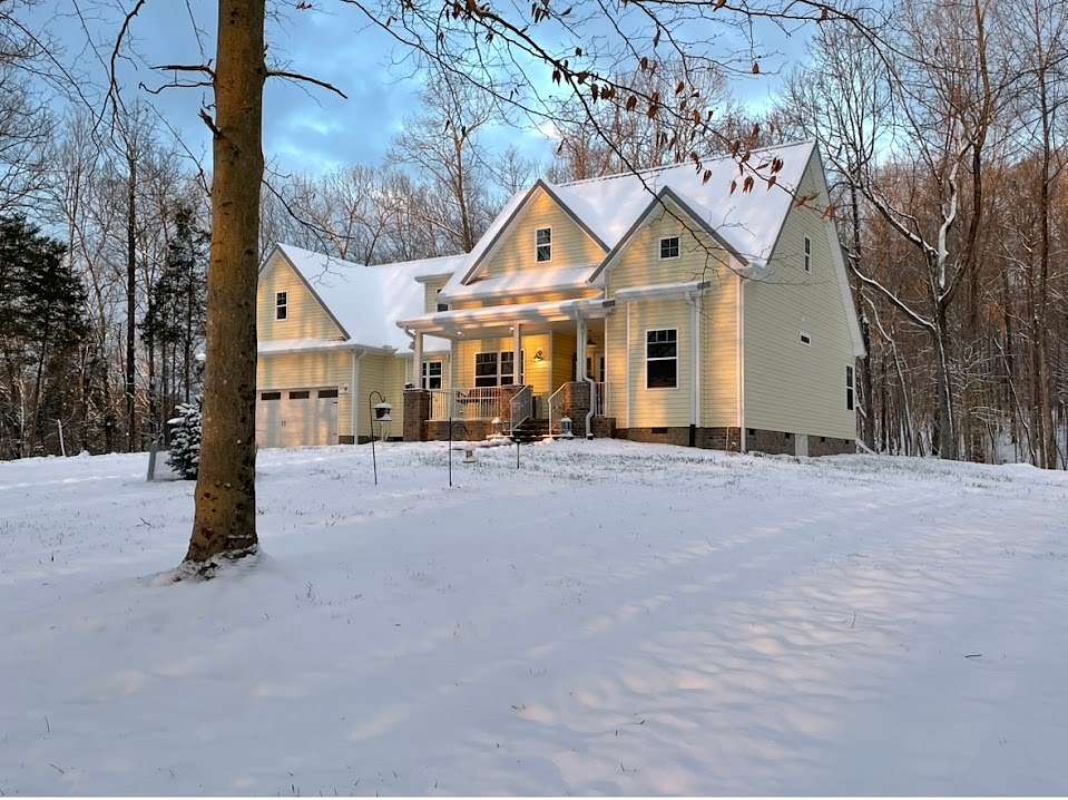 17 Acres of Recreational Land with Home for Sale in Dickson, Tennessee