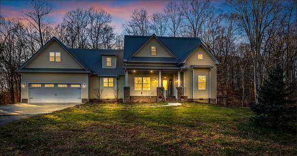 17 Acres of Recreational Land with Home for Sale in Dickson, Tennessee