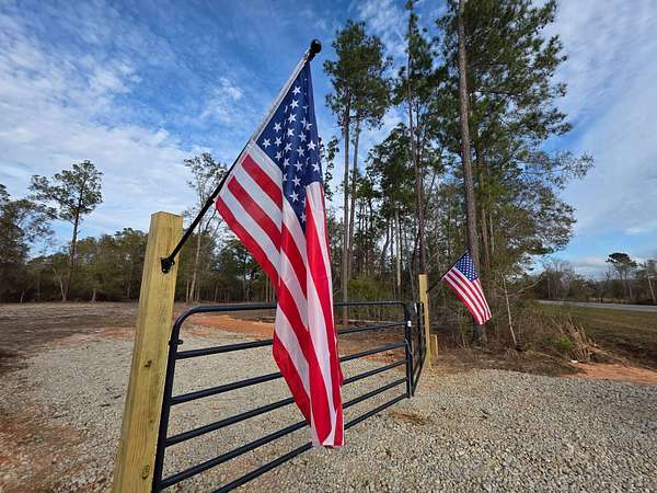 10.1 Acres of Land for Sale in Cottondale, Florida