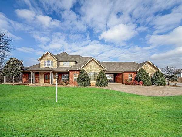 9 Acres of Residential Land with Home for Sale in Pauls Valley, Oklahoma