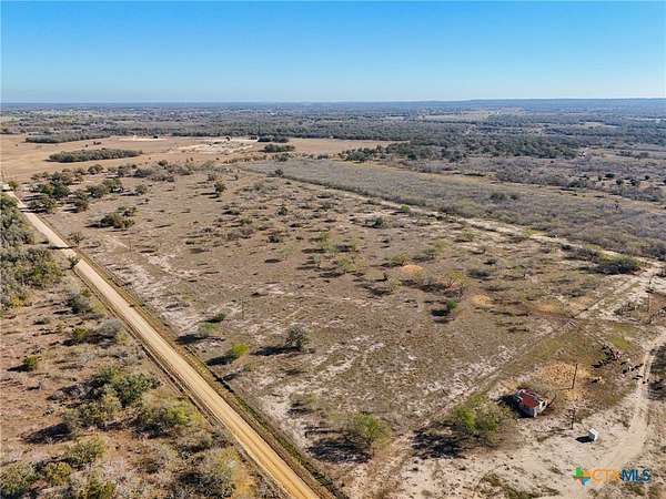 28 Acres of Land for Sale in Gonzales, Texas