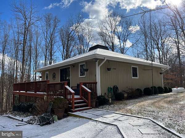 5 Acres of Residential Land with Home for Sale in Marshall, Virginia