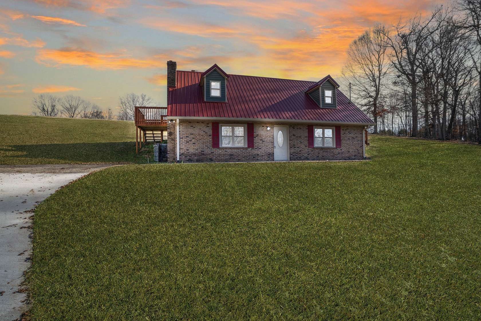 1.5 Acres of Residential Land with Home for Sale in Clarksville, Tennessee