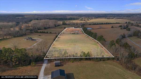 10 Acres of Land for Sale in Dickson, Tennessee