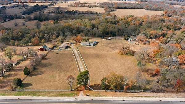 13.5 Acres of Land with Home for Sale in Athens, Texas